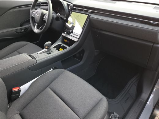 Lexus LBX Elegant 2WD | Apple CarPlay | Parkeersensoren | Stuur/Stoelverwarming | Rijklaarprijs incl. garan... ActivLease financial lease