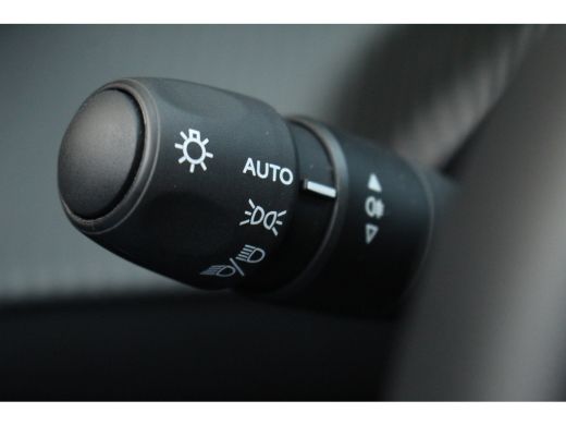 Peugeot 208 1.2 Hybrid 110 e-DCS6 Allure | Camera V+A | Navi | Cruise | Carplay | Dodehoek Sens. | LMV 16" | ... ActivLease financial lease