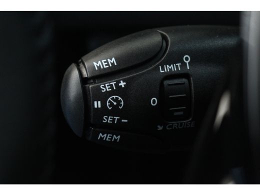 Peugeot 208 1.2 Hybrid 110 e-DCS6 Allure | Camera V+A | Navi | Cruise | Carplay | Dodehoek Sens. | LMV 16" | ... ActivLease financial lease