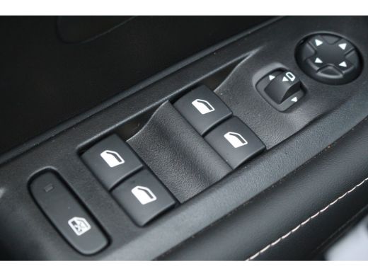 Peugeot 208 1.2 Hybrid 110 e-DCS6 Allure | Camera V+A | Navi | Cruise | Carplay | Dodehoek Sens. | LMV 16" | ... ActivLease financial lease