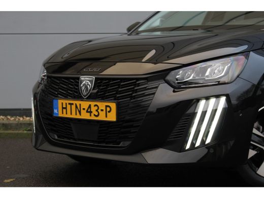 Peugeot 208 1.2 Hybrid 110 e-DCS6 Allure | Camera V+A | Navi | Cruise | Carplay | Dodehoek Sens. | LMV 16" | ... ActivLease financial lease