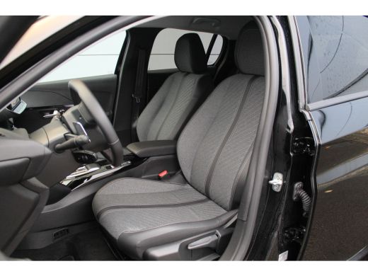 Peugeot 208 1.2 Hybrid 110 e-DCS6 Allure | Camera V+A | Navi | Cruise | Carplay | Dodehoek Sens. | LMV 16" | ... ActivLease financial lease