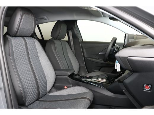 Peugeot 208 1.2 Hybrid 110 e-DCS6 Allure | Navi | Clima | Cruise | Camera V+A | Parkeersensoren V+A | Dodehoe... ActivLease financial lease