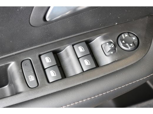 Peugeot 208 1.2 Hybrid 110 e-DCS6 Allure | Navi | Clima | Cruise | Camera V+A | Parkeersensoren V+A | Dodehoe... ActivLease financial lease