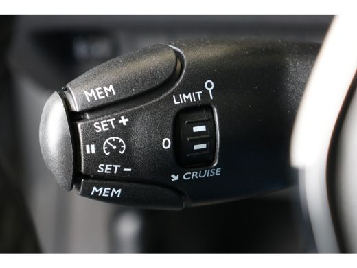 Peugeot 208 1.2 Hybrid 110 e-DCS6 Allure | Navi | Clima | Cruise | Camera V+A | Parkeersensoren V+A | Dodehoe... ActivLease financial lease