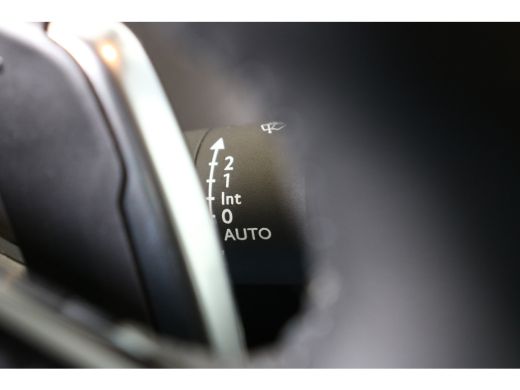 Peugeot 208 1.2 Hybrid 110 e-DCS6 Allure | Navi | Clima | Cruise | Camera V+A | Parkeersensoren V+A | Dodehoe... ActivLease financial lease