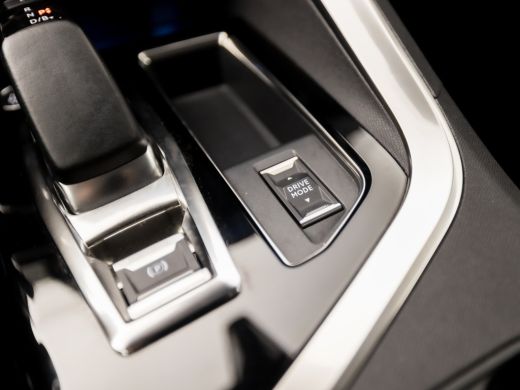 Peugeot 3008 1.6 HYbrid 225 Allure Sport 225Pk Automaat (APPLE CARPLAY, GROOT NAVI, 360 CAMERA, LEDER, SPORTST... ActivLease financial lease