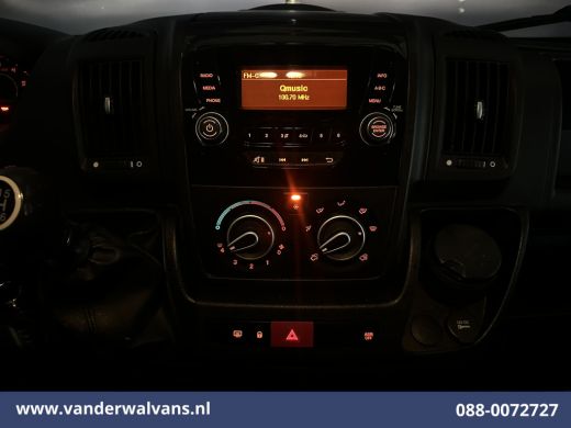 Peugeot Boxer 2.2 BlueHDi 120pk L1H1 Euro6 Airco | Dakdragers | 2500kg Trekhaak Bijrijdersbank ActivLease financial lease