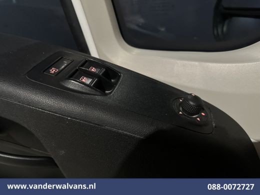 Peugeot Boxer 2.2 BlueHDi 120pk L1H1 Euro6 Airco | Dakdragers | 2500kg Trekhaak Bijrijdersbank ActivLease financial lease