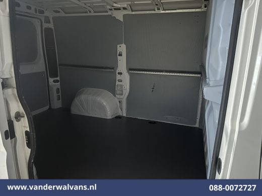 Peugeot Boxer 2.2 BlueHDi 120pk L1H1 Euro6 Airco | Dakdragers | 2500kg Trekhaak Bijrijdersbank ActivLease financial lease