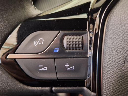 Peugeot e-2008 EV Active 50 kWh Navigatie | Stoelverwarming | Camera | DAB | Climate | 3-Fase! | Airco (automati... ActivLease financial lease