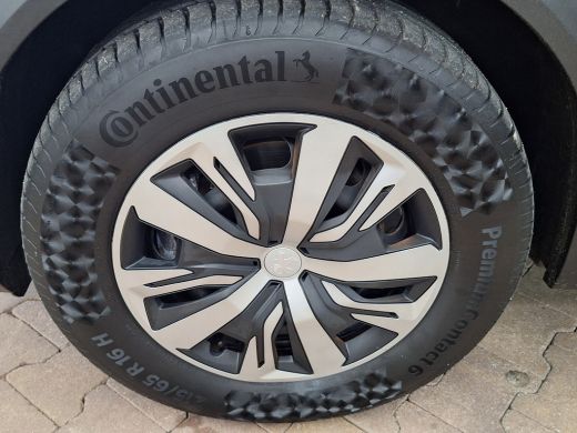 Peugeot e-2008 EV Active 50 kWh Navigatie | Stoelverwarming | Camera | DAB | Climate | 3-Fase! | Airco (automati... ActivLease financial lease