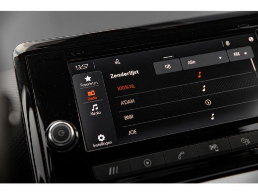 Seat Arona 1.0 TSI Style | Cruise Control | Carplay | Parkeersenor achter | Climate Control ActivLease financial lease