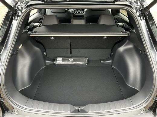 Toyota Corolla Cross Hybrid 140 Dynamic | Modeljaar 2025 | Nieuwe auto | Direct uit voorraad leverbaar | ActivLease financial lease