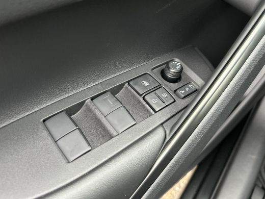 Toyota Corolla Cross Hybrid 140 Dynamic | Modeljaar 2025 | Nieuwe auto | Direct uit voorraad leverbaar | ActivLease financial lease