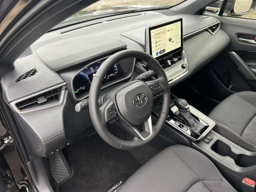 Toyota Corolla Cross Hybrid 140 Dynamic | Modeljaar 2025 | Nieuwe auto | Direct uit voorraad leverbaar | ActivLease financial lease
