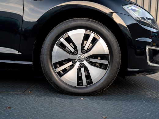 Volkswagen e-Golf | Camera | Keyless | Warmtepomp | Stoelverw. | Adapt. Cr. Stop&Go | Virtual Cockpit | Prijs Rijkl... ActivLease financial lease