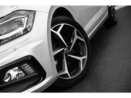 Volkswagen Polo 1.0 TSI Highline Business R | Panorama dak | IQ lights | DSG | ActivLease financial lease
