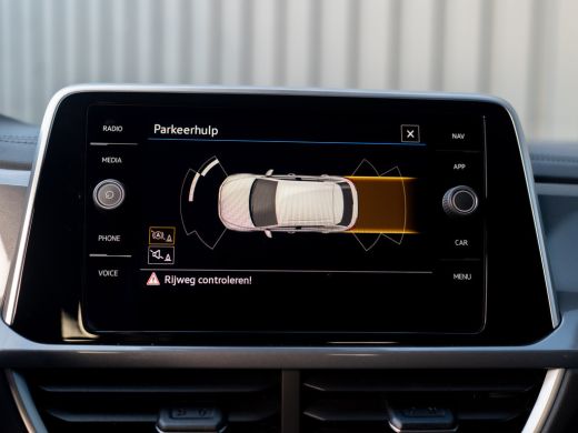 Volkswagen T-Roc 1.5 TSI 150Pk DSG Style | Trekhaak afnb. | IQ Light | Allseason banden | Prijs Rijklaar!! ActivLease financial lease