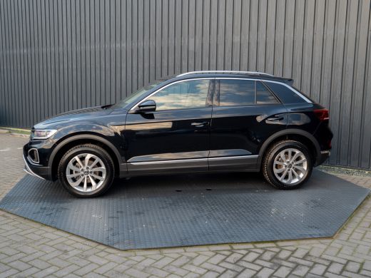 Volkswagen T-Roc 1.5 TSI 150Pk DSG Style | Trekhaak afnb. | IQ Light | Allseason banden | Prijs Rijklaar!! ActivLease financial lease