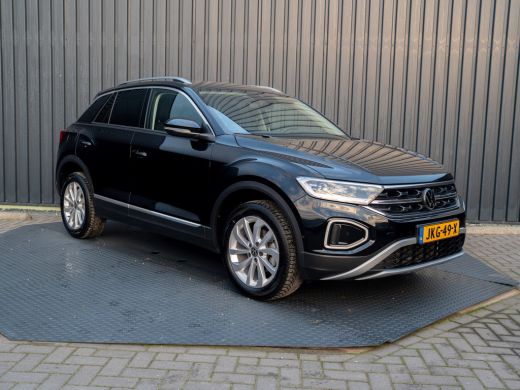 Volkswagen T-Roc 1.5 TSI 150Pk DSG Style | Trekhaak afnb. | IQ Light | Allseason banden | Prijs Rijklaar!! ActivLease financial lease