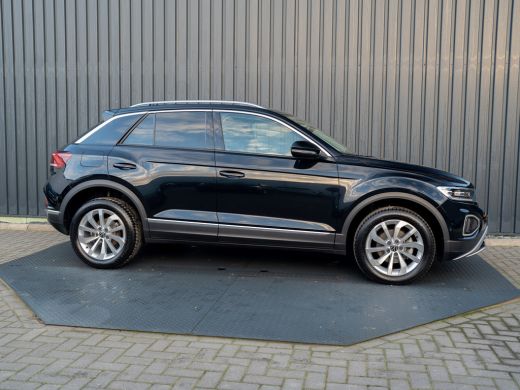Volkswagen T-Roc 1.5 TSI 150Pk DSG Style | Trekhaak afnb. | IQ Light | Allseason banden | Prijs Rijklaar!! ActivLease financial lease