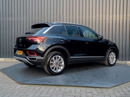 Volkswagen T-Roc 1.5 TSI 150Pk DSG Style | Trekhaak afnb. | IQ Light | Allseason banden | Prijs Rijklaar!! ActivLease financial lease