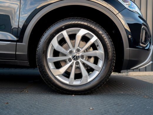 Volkswagen T-Roc 1.5 TSI 150Pk DSG Style | Trekhaak afnb. | IQ Light | Allseason banden | Prijs Rijklaar!! ActivLease financial lease