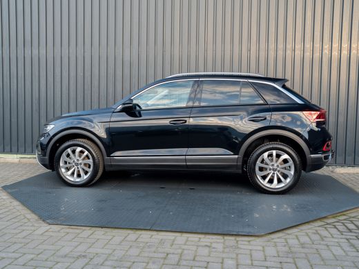 Volkswagen T-Roc 1.5 TSI 150Pk DSG Style | Trekhaak afnb. | IQ Light | Allseason banden | Prijs Rijklaar!! ActivLease financial lease