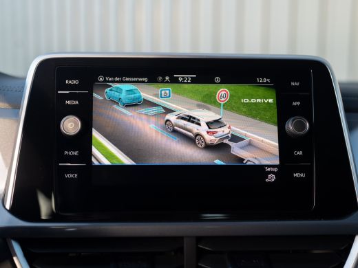 Volkswagen T-Roc 1.5 TSI 150Pk DSG Style | Trekhaak afnb. | IQ Light | Allseason banden | Prijs Rijklaar!! ActivLease financial lease