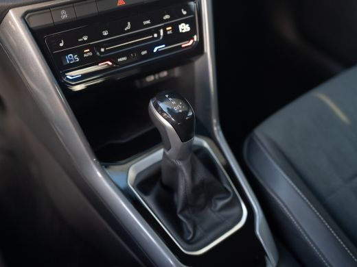 Volkswagen T-Roc 1.5 TSI 150Pk DSG Style | Trekhaak afnb. | IQ Light | Allseason banden | Prijs Rijklaar!! ActivLease financial lease