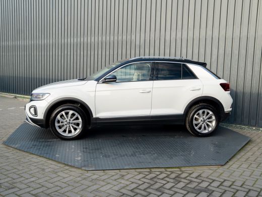 Volkswagen T-Roc 1.5 TSI 150Pk DSG Style | Trekhaak afnb. | IQ Light | Allseason banden | Prijs Rijklaar!! ActivLease financial lease
