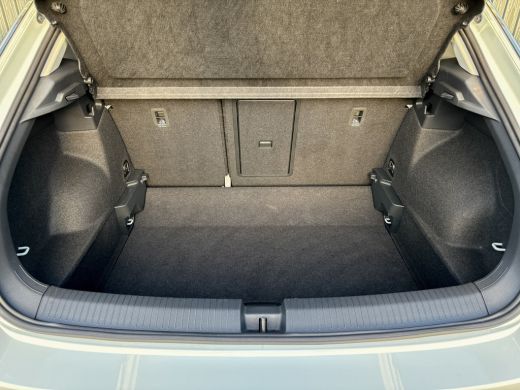 Volkswagen T-Roc 1.5 TSI 150Pk DSG Style | Trekhaak afnb. | IQ Light | Allseason banden | Prijs Rijklaar!! ActivLease financial lease