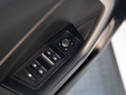 Volkswagen T-Roc 1.5 TSI 150Pk DSG Style | Trekhaak afnb. | IQ Light | Allseason banden | Prijs Rijklaar!! ActivLease financial lease