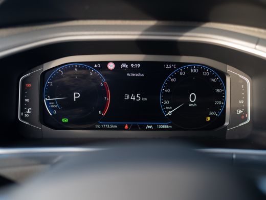 Volkswagen T-Roc 1.5 TSI 150Pk DSG Style | Trekhaak afnb. | IQ Light | Allseason banden | Prijs Rijklaar!! ActivLease financial lease