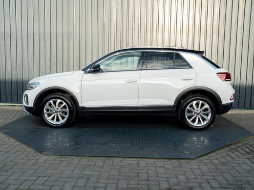 Volkswagen T-Roc 1.5 TSI 150Pk DSG Style | Trekhaak afnb. | IQ Light | Allseason banden | Prijs Rijklaar!! ActivLease financial lease