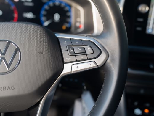 Volkswagen T-Roc 1.5 TSI 150Pk DSG Style | Trekhaak afnb. | IQ Light | Allseason banden | Prijs Rijklaar!! ActivLease financial lease