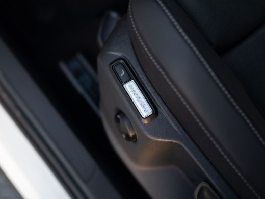 Volkswagen T-Roc 1.5 TSI 150Pk DSG Style | Trekhaak afnb. | IQ Light | Allseason banden | Prijs Rijklaar!! ActivLease financial lease