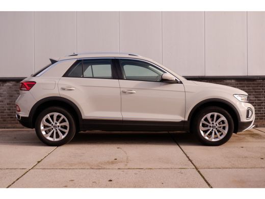 Volkswagen T-Roc 1.5 TSI Style | LED | Camera | Carplay | Climate ActivLease financial lease