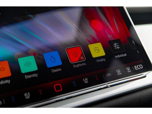 Volkswagen Tayron 1.5TSI eHybrid 204pk R-Line Edition | Panoramdak | Achteruitrijcamera | Black Style Pakket | Keyl... ActivLease financial lease