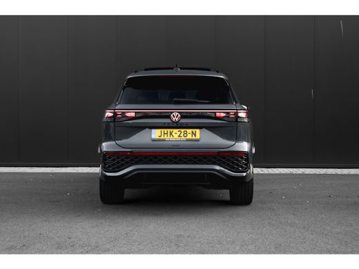 Volkswagen Tayron 1.5TSI eHybrid 204pk R-Line Edition | Panoramdak | Achteruitrijcamera | Black Style Pakket | Keyl... ActivLease financial lease