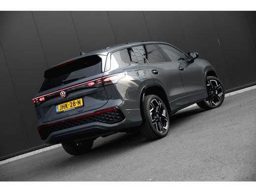 Volkswagen Tayron 1.5TSI eHybrid 204pk R-Line Edition | Panoramdak | Achteruitrijcamera | Black Style Pakket | Keyl... ActivLease financial lease