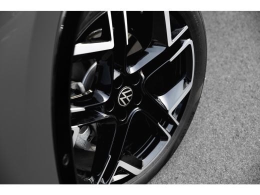 Volkswagen Tayron 1.5TSI eHybrid 204pk R-Line Edition | Panoramdak | Achteruitrijcamera | Black Style Pakket | Keyl... ActivLease financial lease