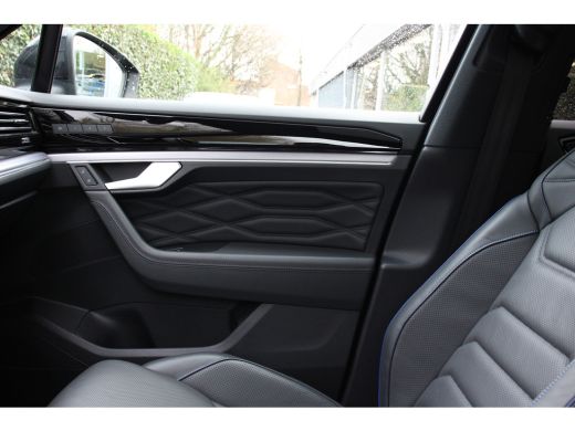 Volkswagen Touareg 3.0 TSi 4MOTION R | NL-AUTO! | BOMVOL! | TREKHAAK | PANODAK | ELEKTR. MASSAGE + GEHEUGEN STOELEN ... ActivLease financial lease