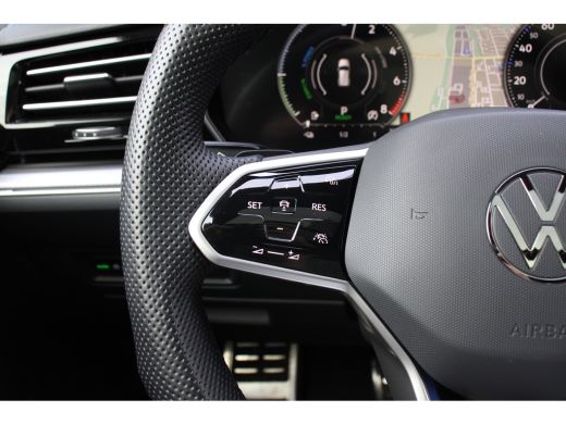 Volkswagen Touareg 3.0 TSi 4MOTION R | NL-AUTO! | BOMVOL! | TREKHAAK | PANODAK | ELEKTR. MASSAGE + GEHEUGEN STOELEN ... ActivLease financial lease