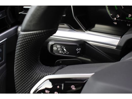 Volkswagen Touareg 3.0 TSi 4MOTION R | NL-AUTO! | BOMVOL! | TREKHAAK | PANODAK | ELEKTR. MASSAGE + GEHEUGEN STOELEN ... ActivLease financial lease