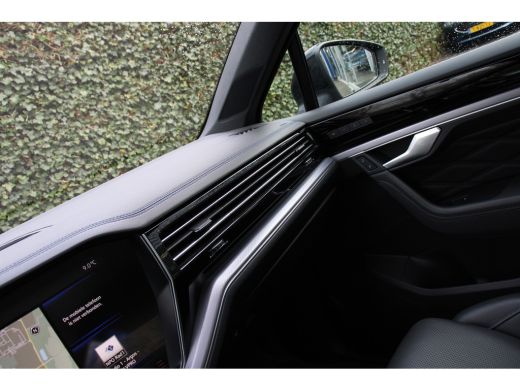 Volkswagen Touareg 3.0 TSi 4MOTION R | NL-AUTO! | BOMVOL! | TREKHAAK | PANODAK | ELEKTR. MASSAGE + GEHEUGEN STOELEN ... ActivLease financial lease