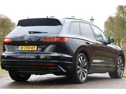 Volkswagen Touareg 3.0 TSi 4MOTION R | NL-AUTO! | BOMVOL! | TREKHAAK | PANODAK | ELEKTR. MASSAGE + GEHEUGEN STOELEN ... ActivLease financial lease