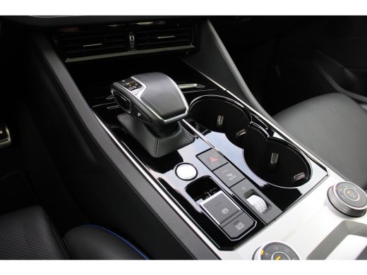 Volkswagen Touareg 3.0 TSi 4MOTION R | NL-AUTO! | BOMVOL! | TREKHAAK | PANODAK | ELEKTR. MASSAGE + GEHEUGEN STOELEN ... ActivLease financial lease