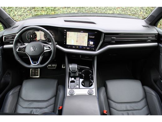 Volkswagen Touareg 3.0 TSi 4MOTION R | NL-AUTO! | BOMVOL! | TREKHAAK | PANODAK | ELEKTR. MASSAGE + GEHEUGEN STOELEN ... ActivLease financial lease